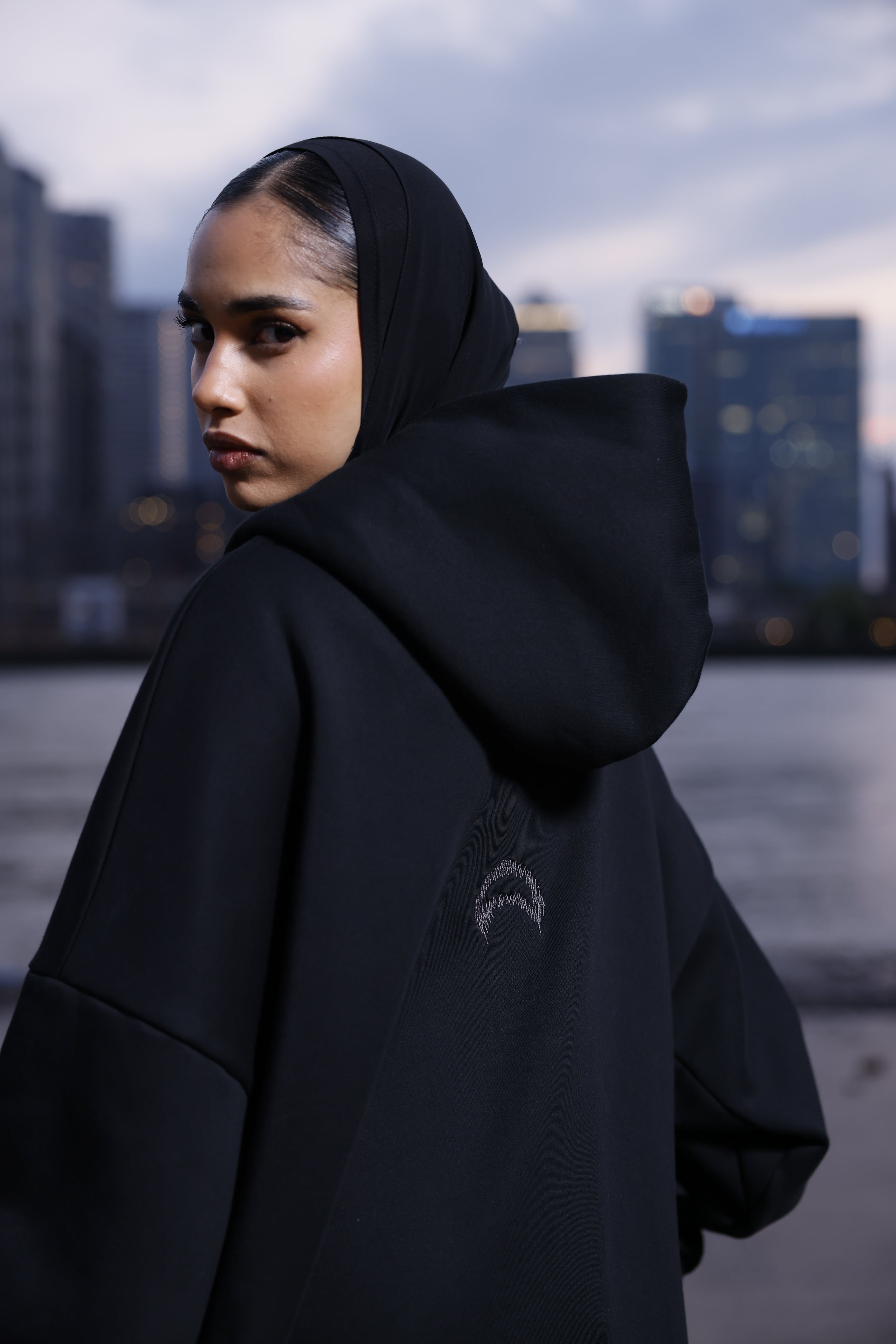ONYX ZIP-UP HOODIE